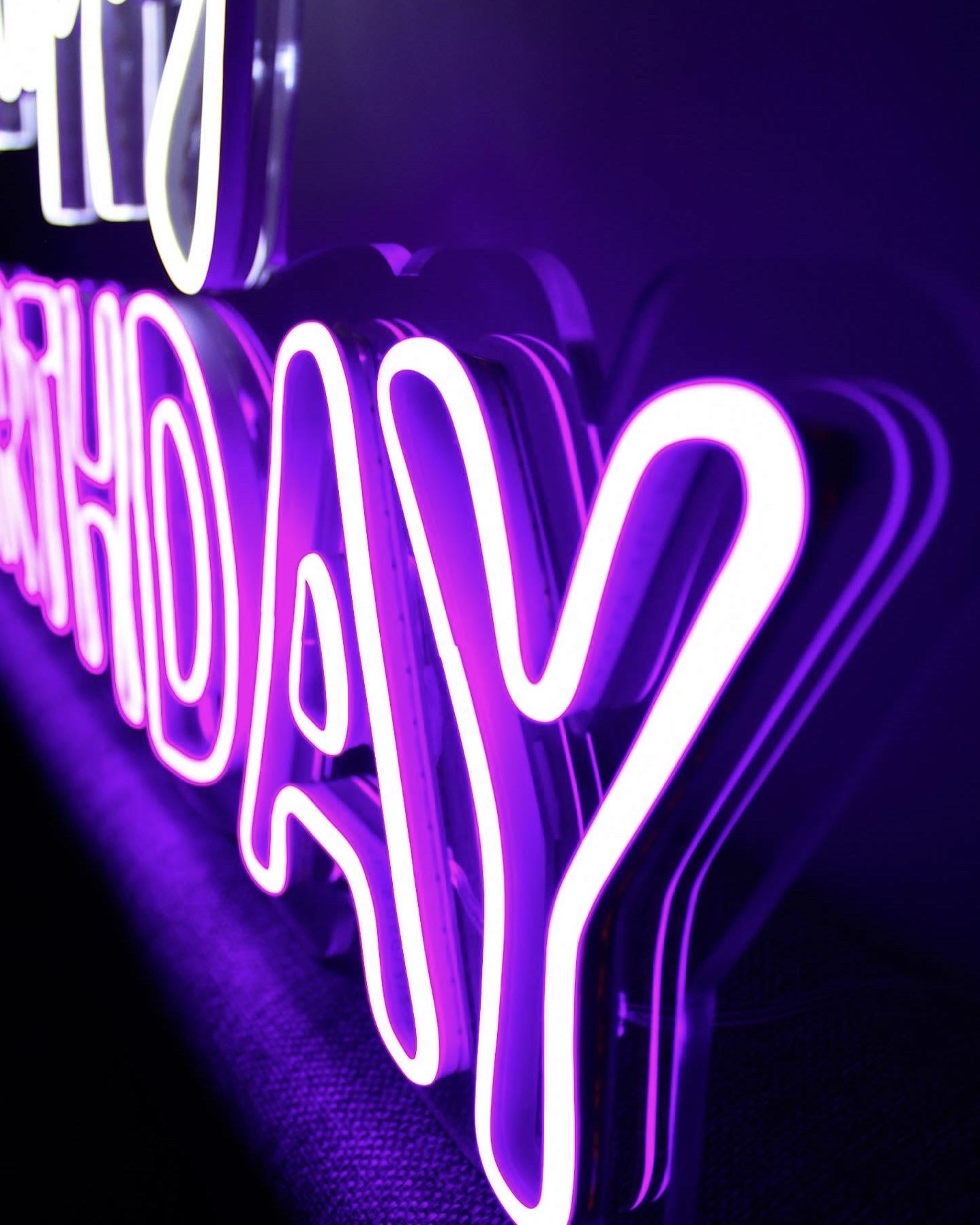 LED NEON do wypożyczenia na imprezę urodzinową "Happy Birthday"